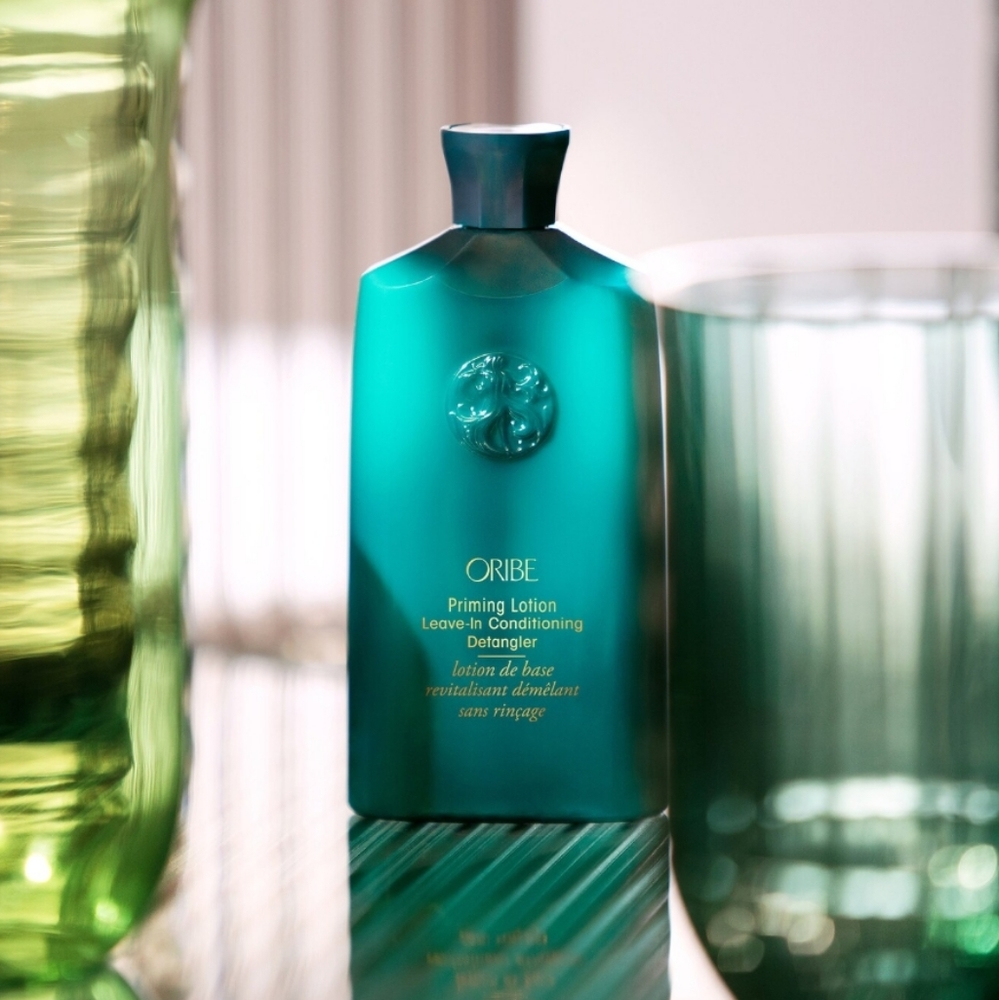 Oribe - A silicone-free leave-in conditioner and detangler/75%Product